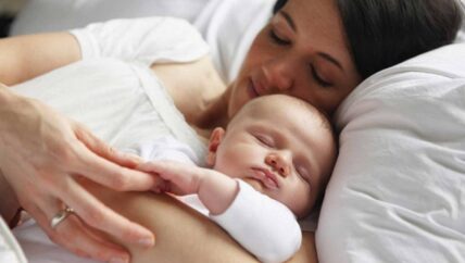 جشع الأطباء يزيد عدد الولادات القيصرية في إدلب