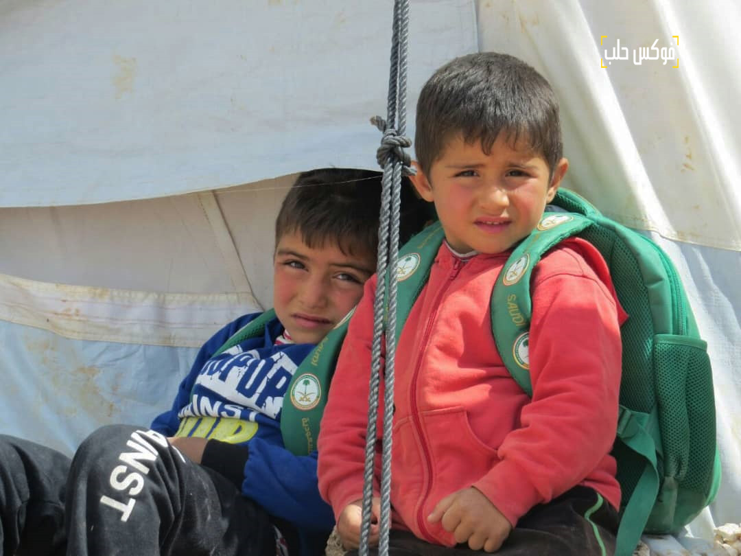 طلاب في مخيم أطمه في ريف إدلب.