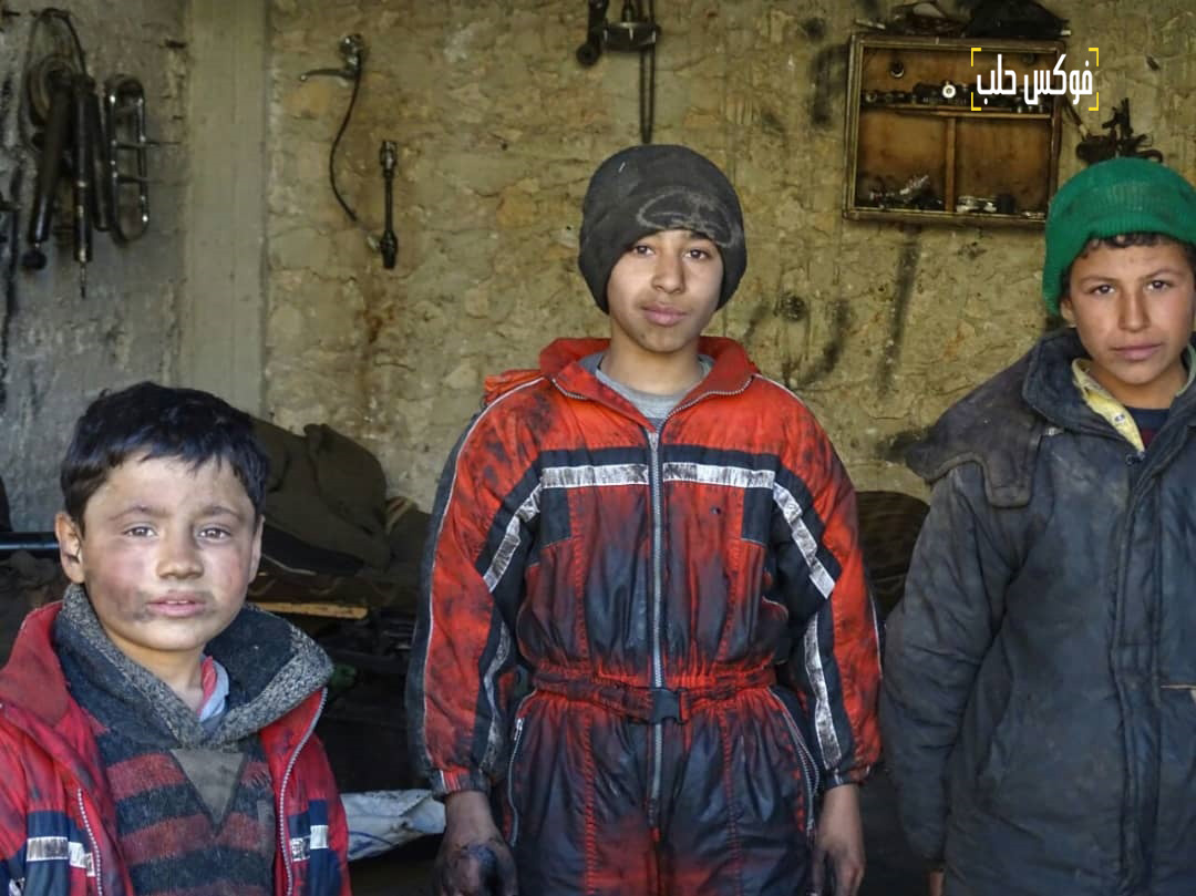أطفال في سوق العمل بمدينة إدلب.