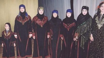 “الحنة والفكاك والهنهونة” عادات جميلة بدأت بالاندثار