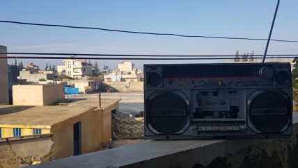 إذاعة فْرِش في مدينة كفرنبل.. “قواكن الله”