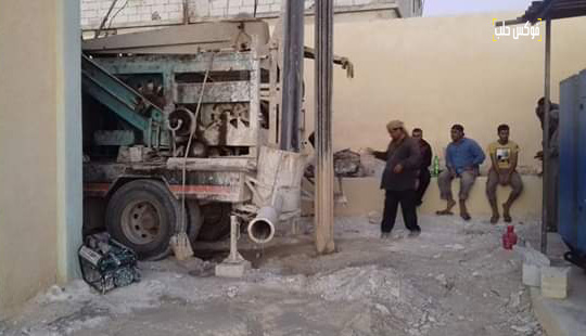 أثناء حفر البئر الارتوازي في كفر سجنة بريف إدلب.