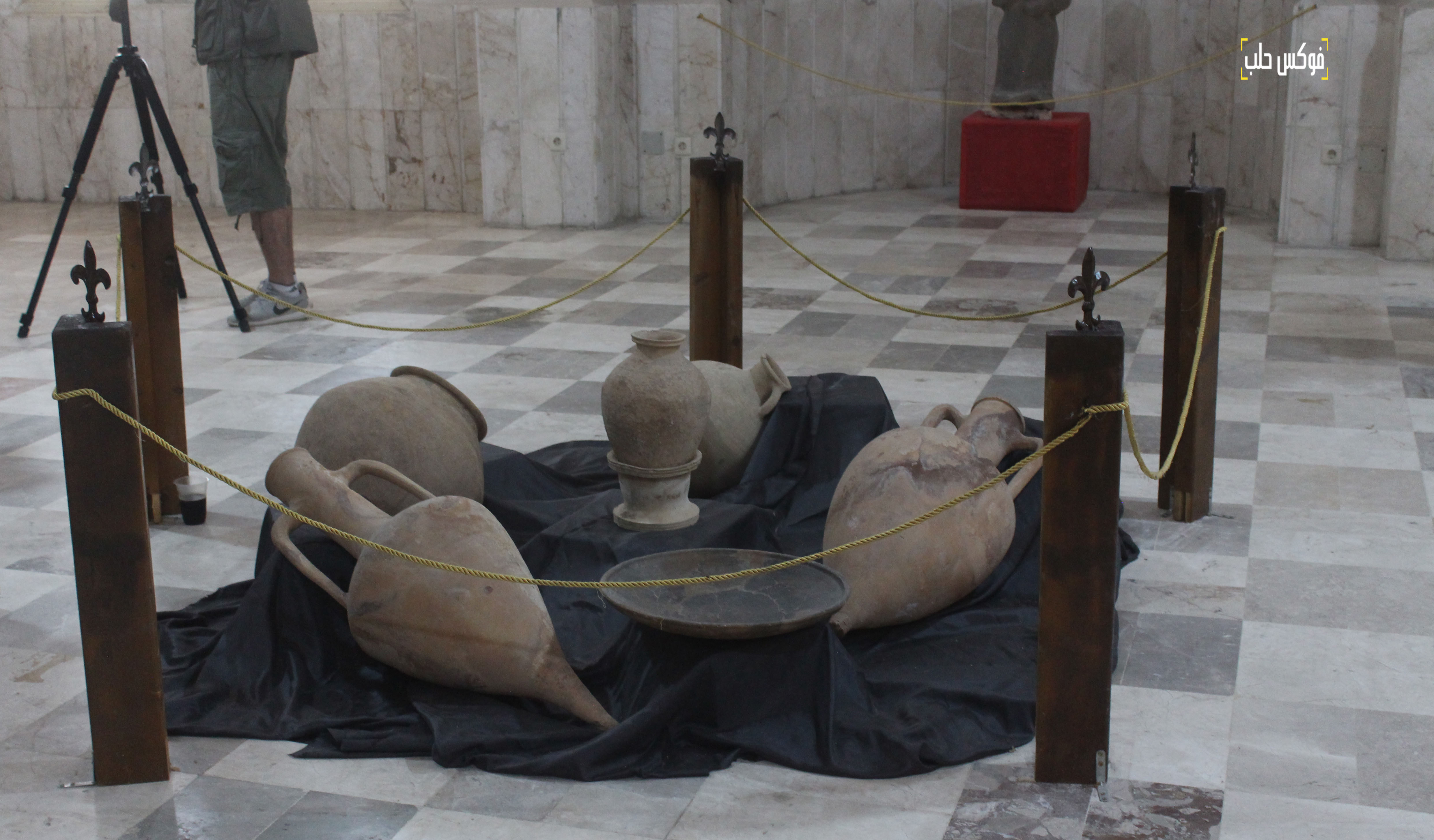 قطع فخارية داخل متحف إدلب