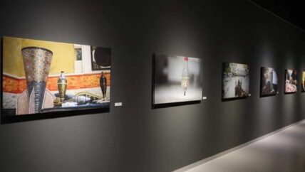 “نحب الحياة” رسم على مخلفات الحروب