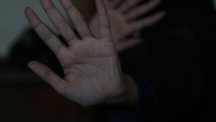 “في حياتنا أمورٌ أقسى من الضرب”.. العنف بالإهمال أو باللفظ وعدم المشاركة مثالاً