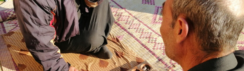 انهيار العملة واستغلال السماسرة يجبر المتقاعدين على العودة إلى سوق العمل