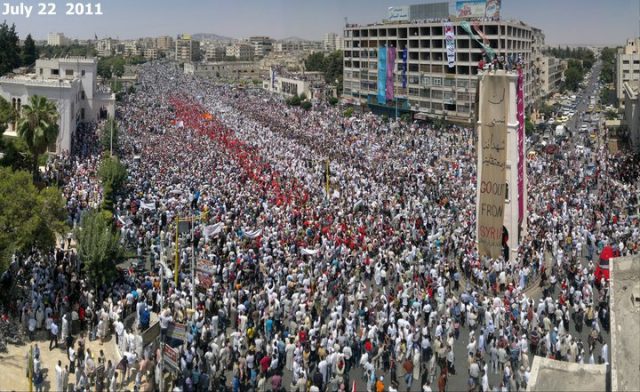 الصورة من مظاهرات حماة 2011 (أنترنت).