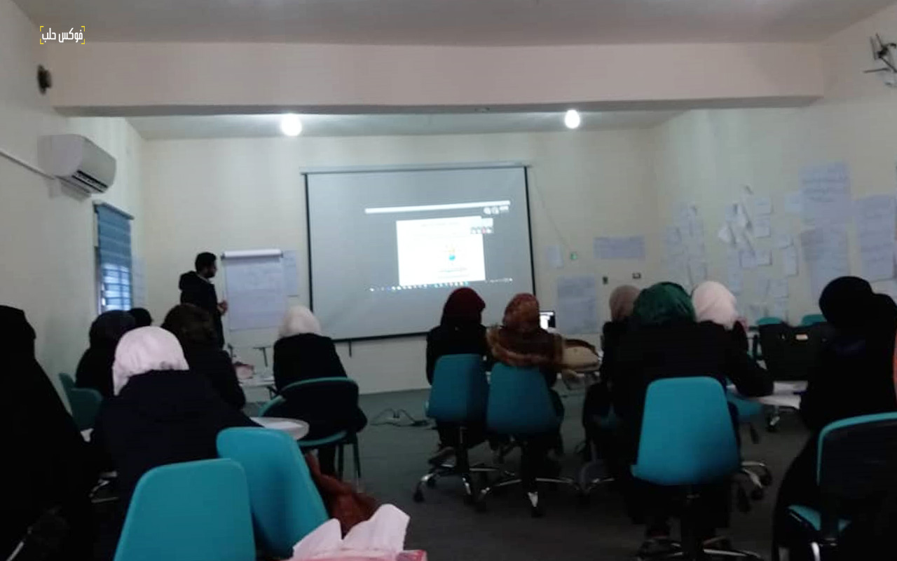 أثناء ورشة تدريبية في القيادة المجتمعية في مدينة إدلب.