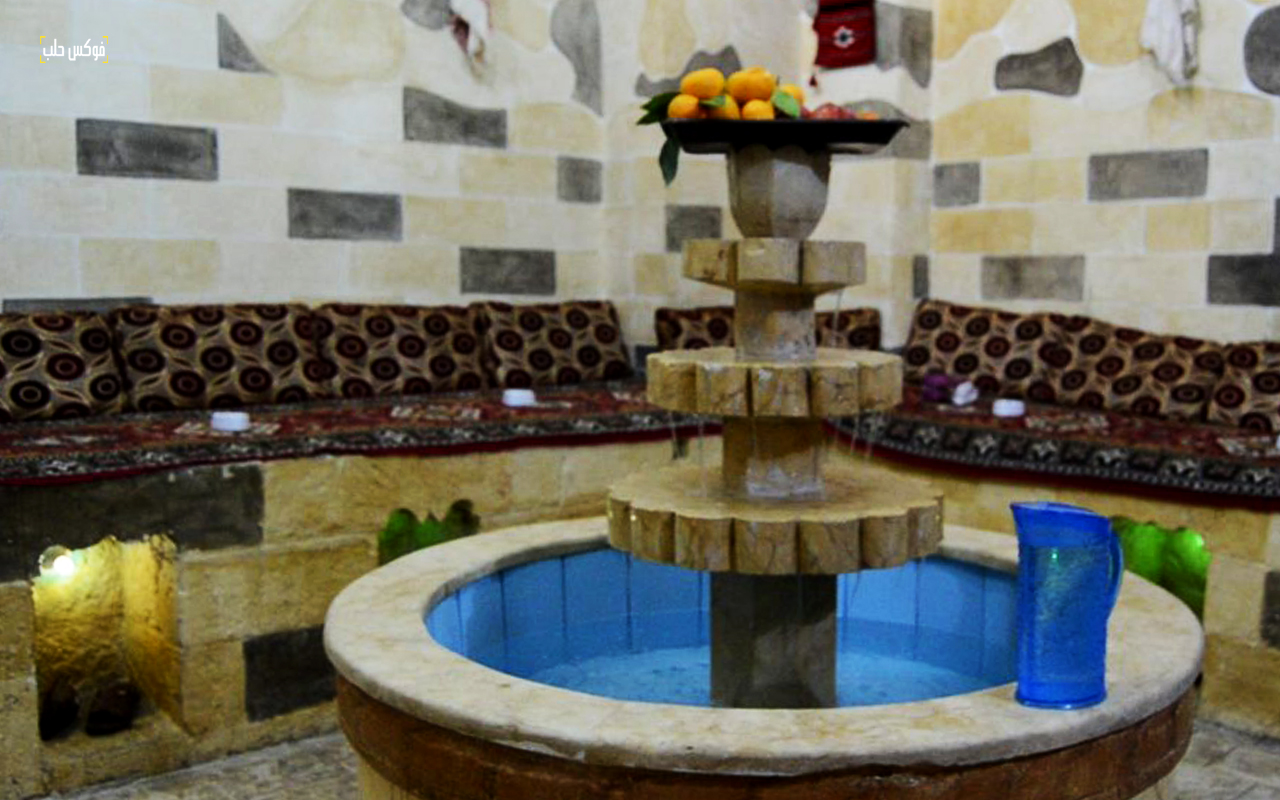 بركة الماء وسط ساحة الحمام الريحاوي بمدينة أريحا
