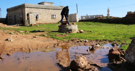 العدوى وقلة المياه.. الجرب يسكن مخيمات في الشمال السوري