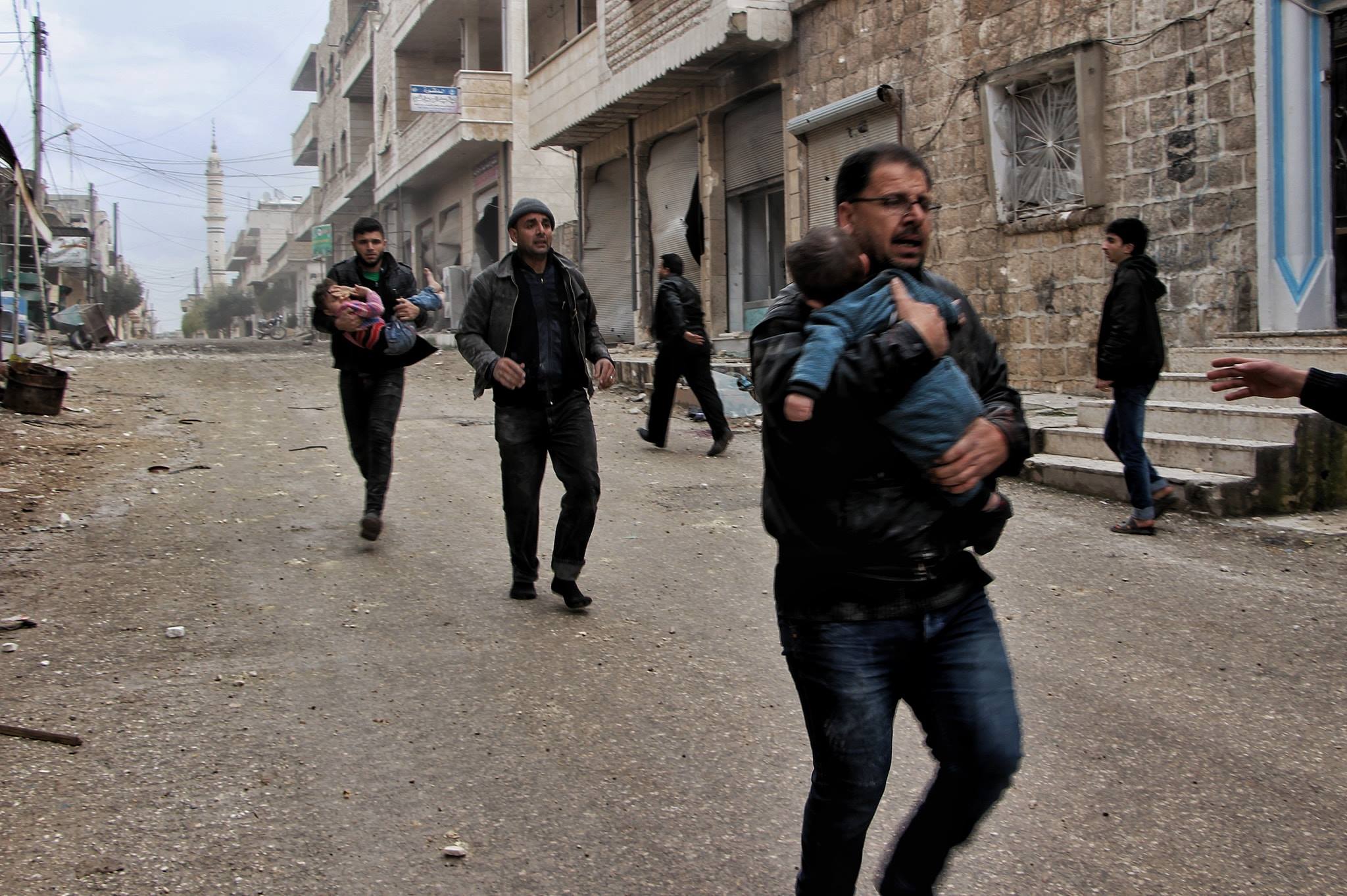 أثناء القصف على مدينة خان شيخون -أنترنيت