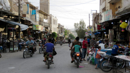 دقيقة واحدة في سوق كفرنبل.. “أريد ولدي حيّاً”