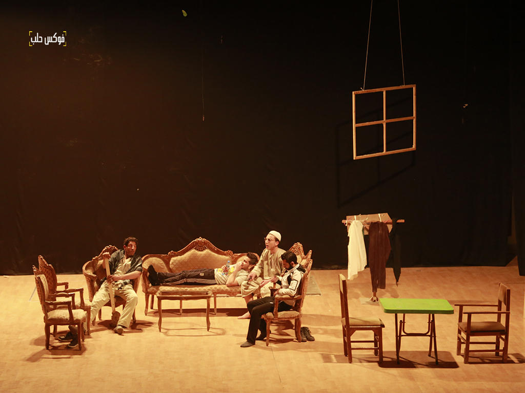 من العرض المسرحي "طب القاطع" في إدلب -تصوير مصطفى الساروت