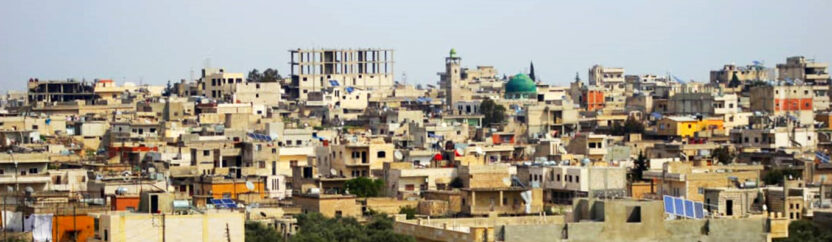 في كفرنبل يخلع الحزن قلبه ويكتفي بالفرح