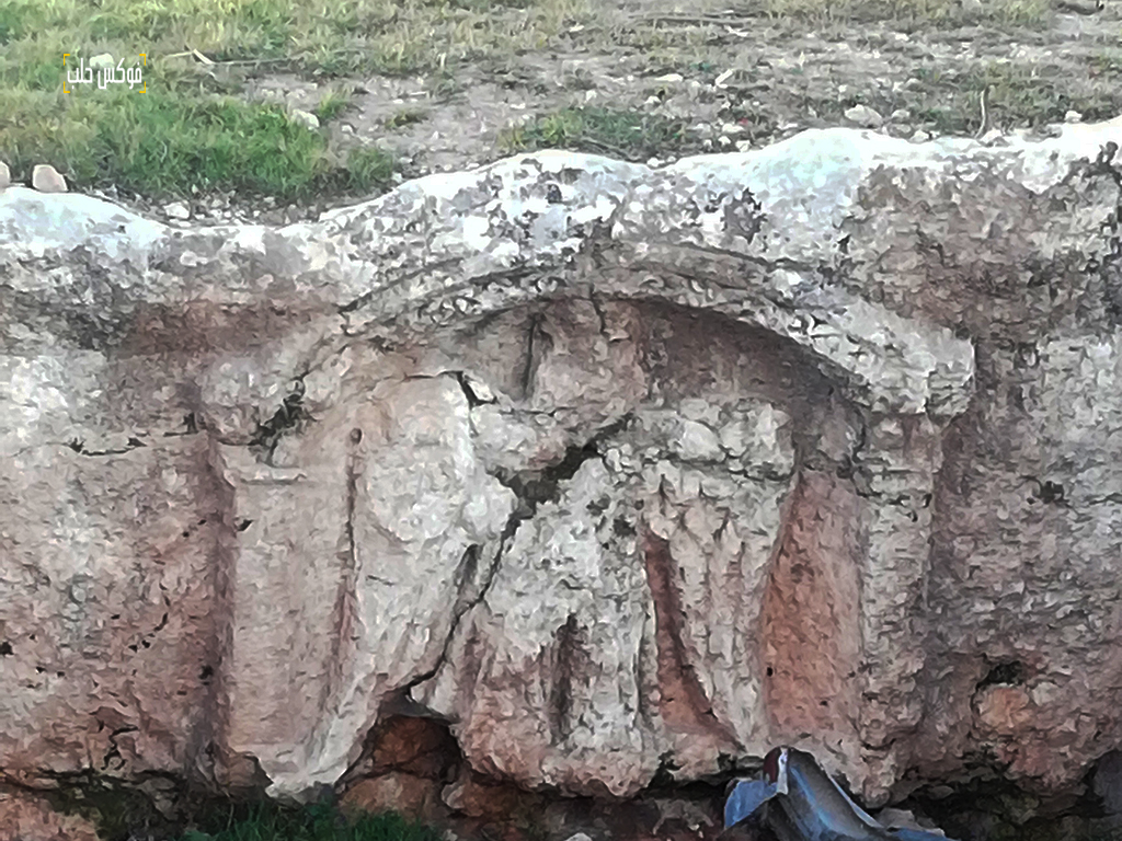 نسر روماني منحوت على واحدة من صخور قنسرين