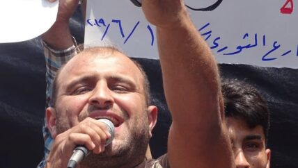 “بلبل الثورة” نحت الكلمات والرخام وعذوبة الصوت