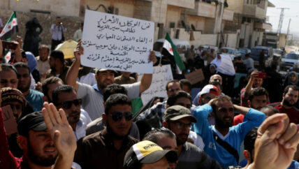 وقفة احتجاجية لمئات المعلمين بريف حلب رفضاً للامتحان المعياري
