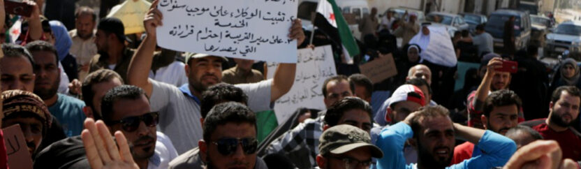 وقفة احتجاجية لمئات المعلمين بريف حلب رفضاً للامتحان المعياري