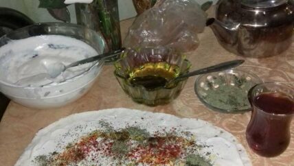 “الدُبيركة” لبن الفقراء في شتاء إدلب