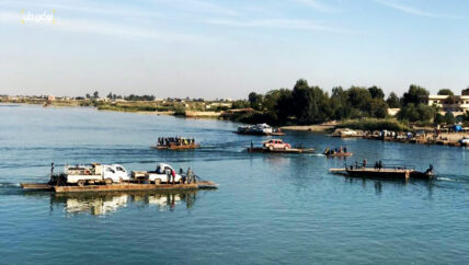 عبور النهر مصدر قلق للأهالي: مع دمار الجسور…كيف يعبر السكان نهر الفرات شرق سوريا؟