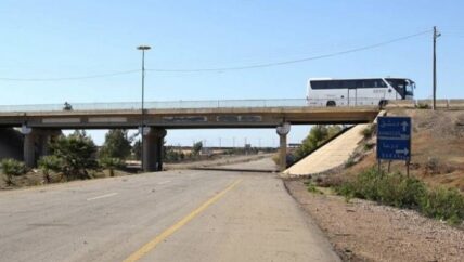 رحلة الساعة والساعتين تحوّلت ليومين..كيف تبدّلت ظروف التنقّل بين الشمال والجنوب السوري؟