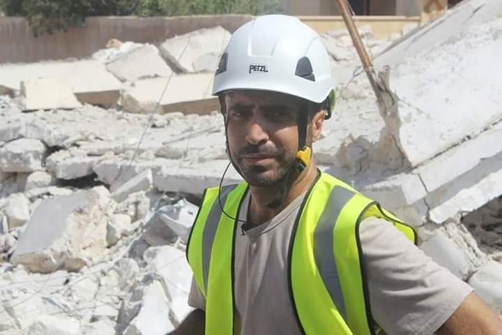 ليث بعد الانتهاء من العمل إثر إستهداف منازل المدنيين سراقب -إنترنيت