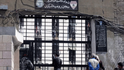 “الاعتقال والرسوم العالية” شبح يهدد العمالة السورية في الدول المضيفة