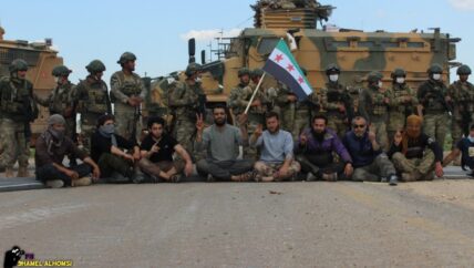 الاعتصام بحبل الطريق الدولي.. يفرق آراء السوريين في إدلب