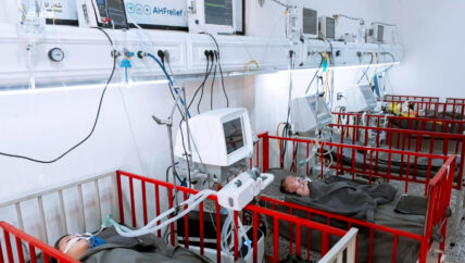 إغلاق الحدود ونقص معدات العناية المركزة تزيد من نسب وفيات الأطفال في إدلب