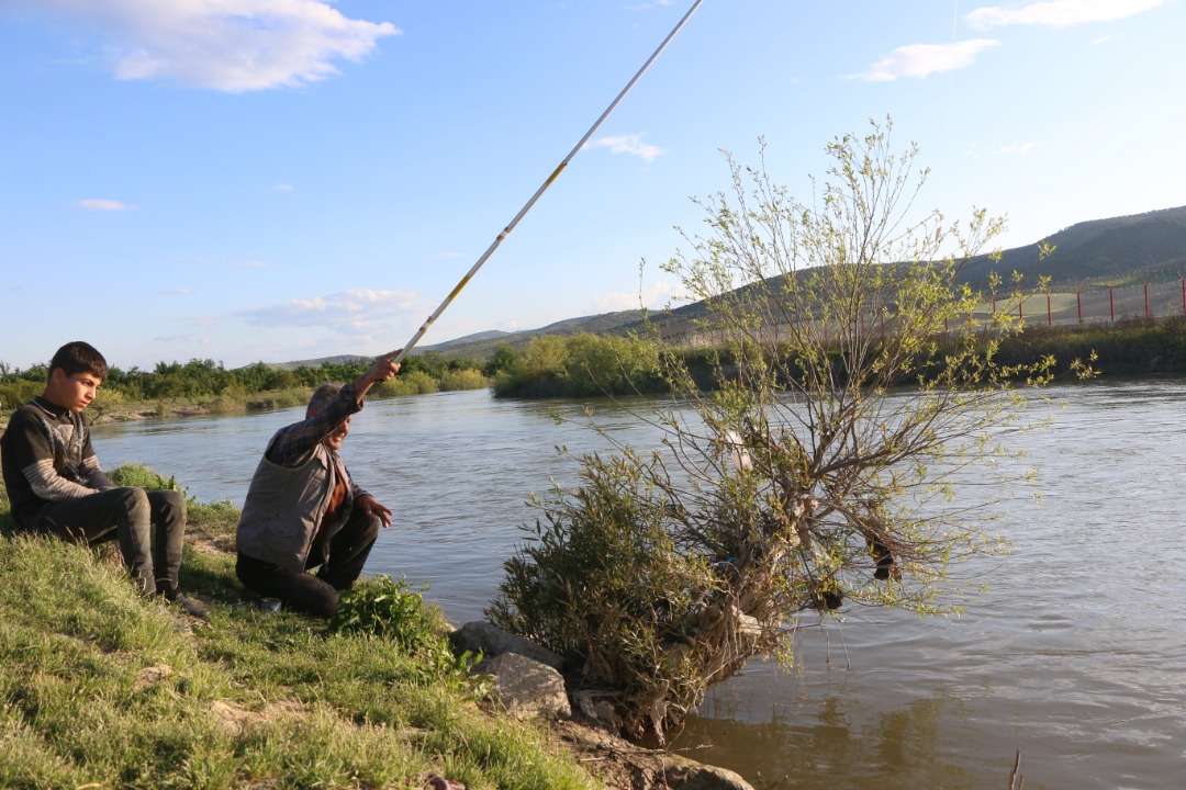 صيد السمك في منطقة العلاني على نهر العاصي -فوكس حلب