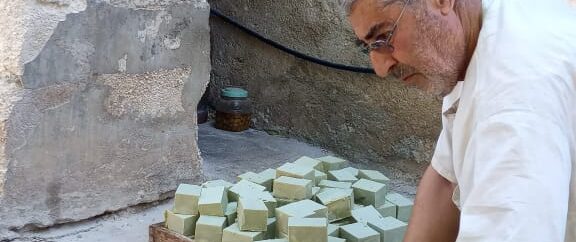 الصابون البلدي .. صناعة تندثر في إدلب