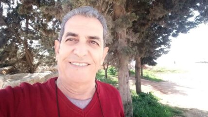 خالد شلاش.. مستودع للفن والجمال والثورة