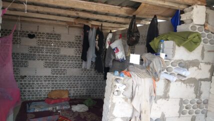 الأزمة اللبنانيّة تهدم جسور المساعدة بين العمال اللاجئين في لبنان وذويهم في الشمال السوري