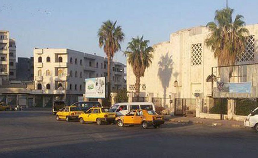 الصورة تعبيرية لسيارات أجرة قرب دوار المحراب في إدلب -إنترنيت