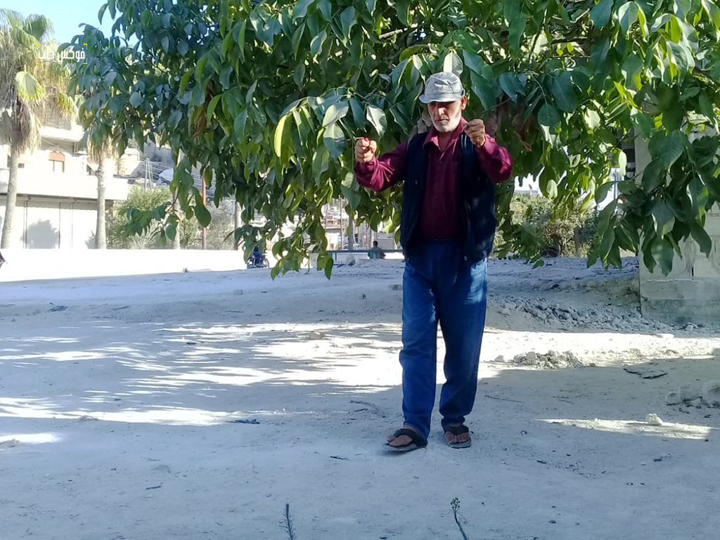 أبو محمد أثناء عمله في البحث عن المياه الجوفية.