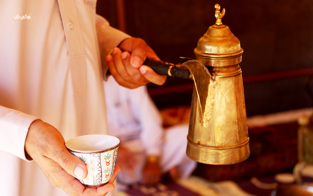 دلة وفنجان القهوة العربية - تصوير محمد حمروش