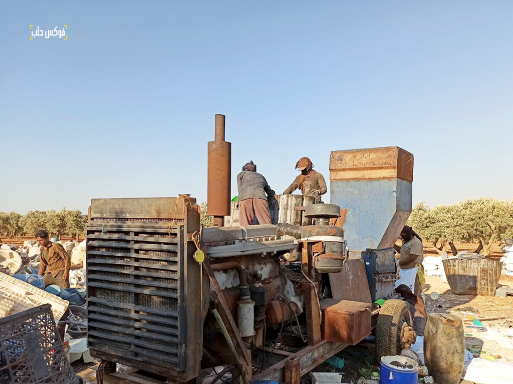 آلة جرش البلاستيك بالقرب من مخيم الخليفة شمال إدلب 