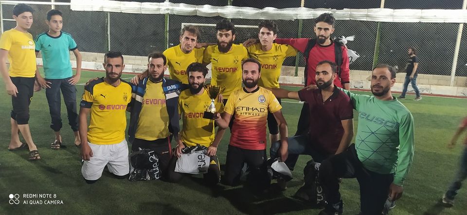 صورة من تتويج فريق العقاب لـ كرة القدم بالبطولة -وسائل التواصل