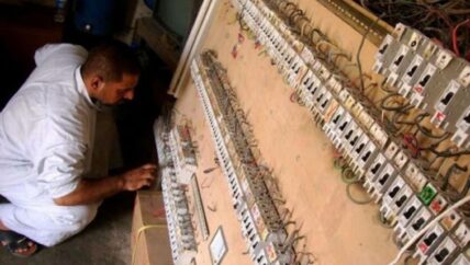 الكهرباء في مدينة حلب.. واسطات وإتاوات ورشى