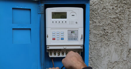 شركات طاقة بديلة صديقة للبيئة لتزويد المدن والبلدات بالكهرباء  