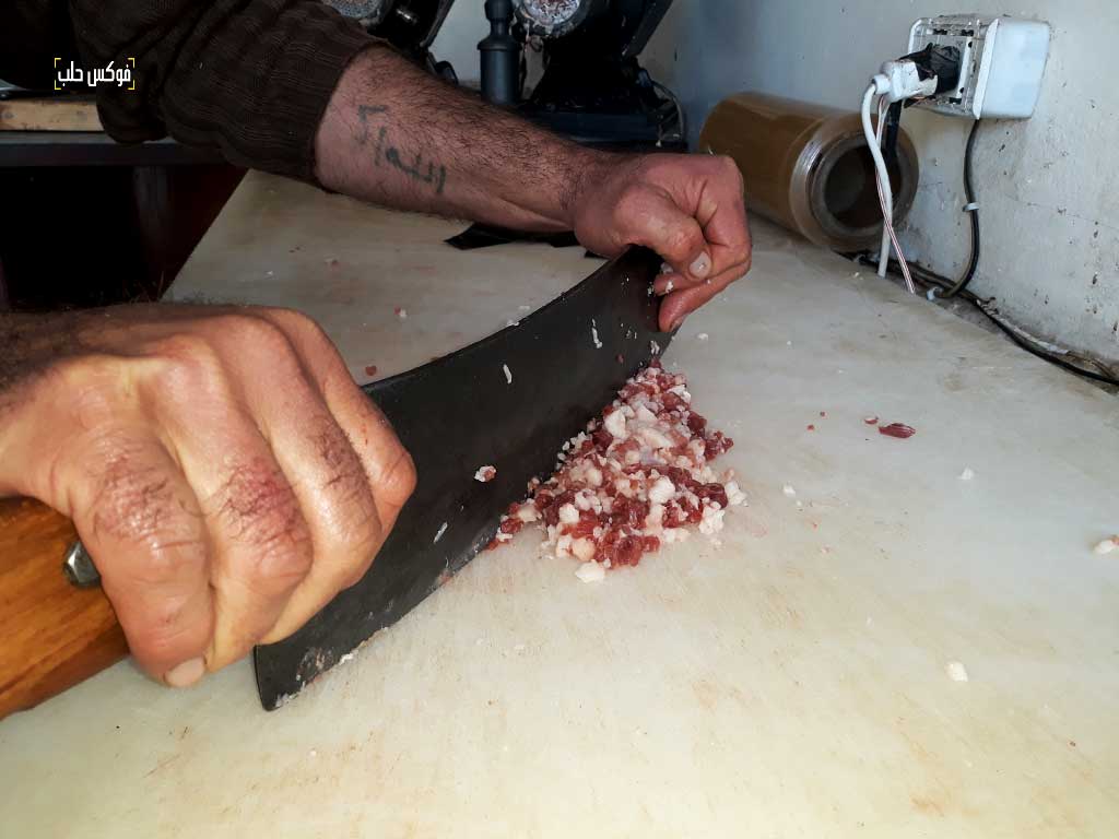 محل جزارة لبيع لحم الأغنام في إدلب 