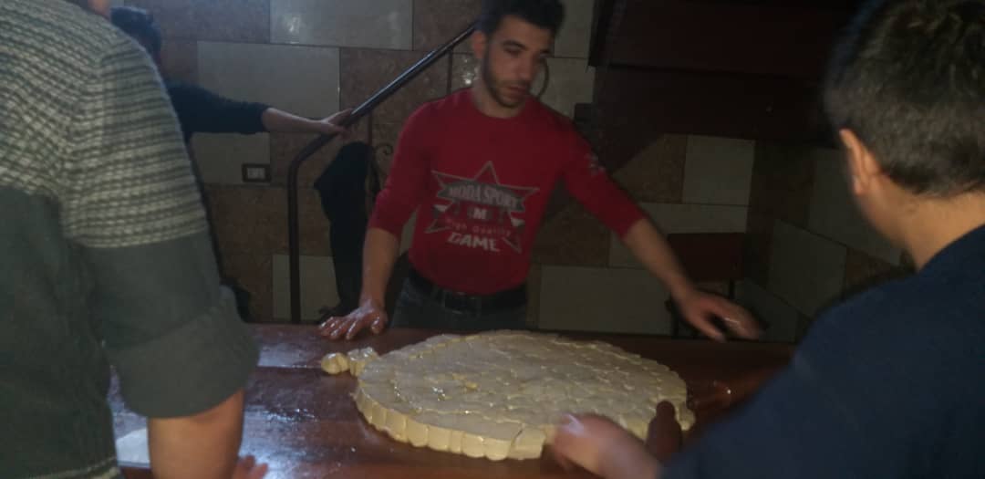 التقطع -من مراحل تصنيع الشعيبيات في إدلب -فوكس حلب