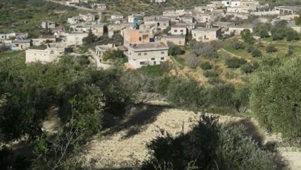 غياب العقود القانونية يمنع أهالي قرية عبريتا من بيع ممتلكاتهم