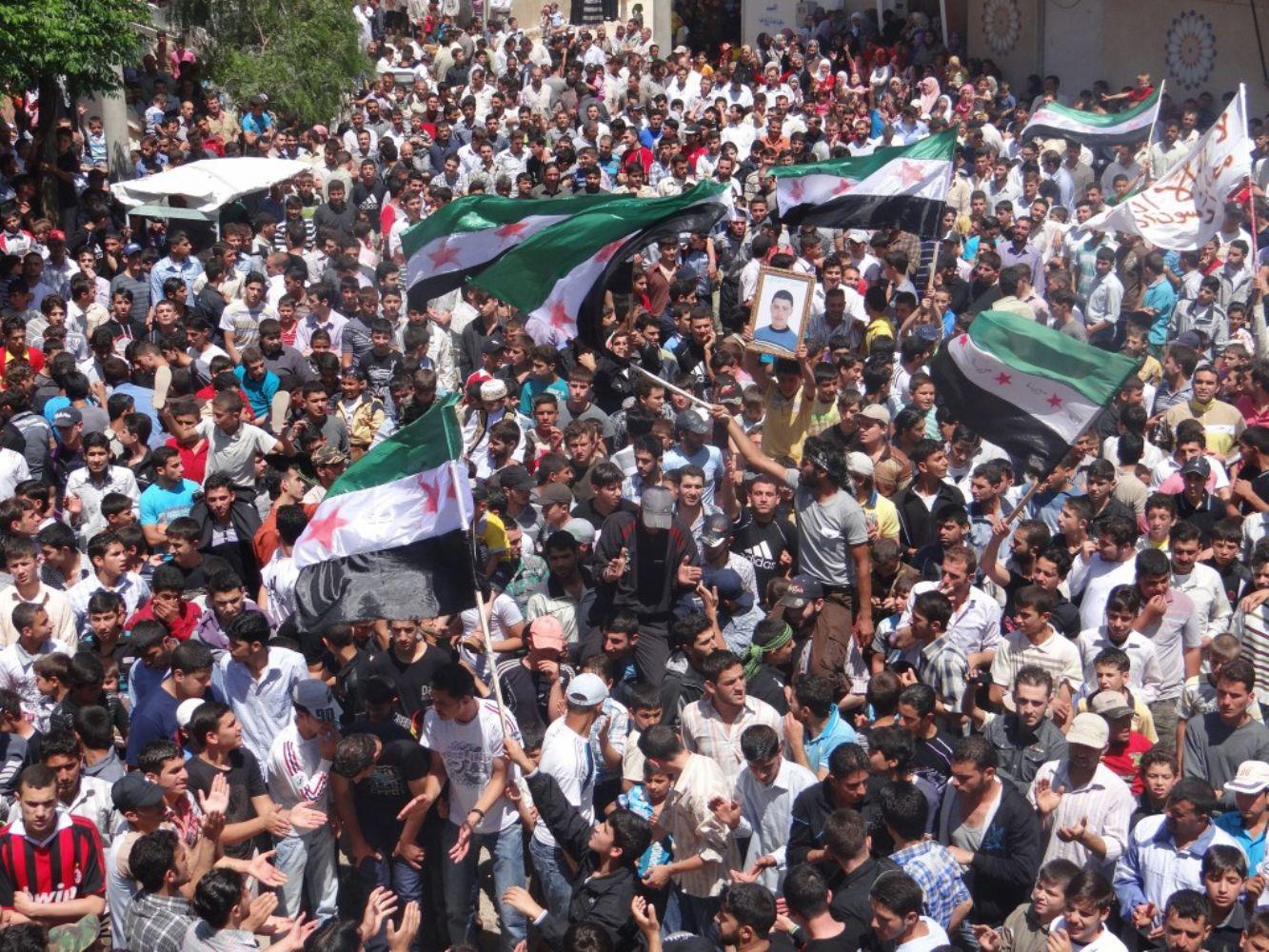 صورة لمظاهرات رفضاً لمجزرة الحولة -فيس بوك