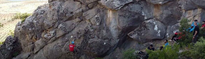 “فريق سوريا للبحث والإنقاذ”…جهود متطوعين استجابة لحالات الطوارئ في الشمال السوري