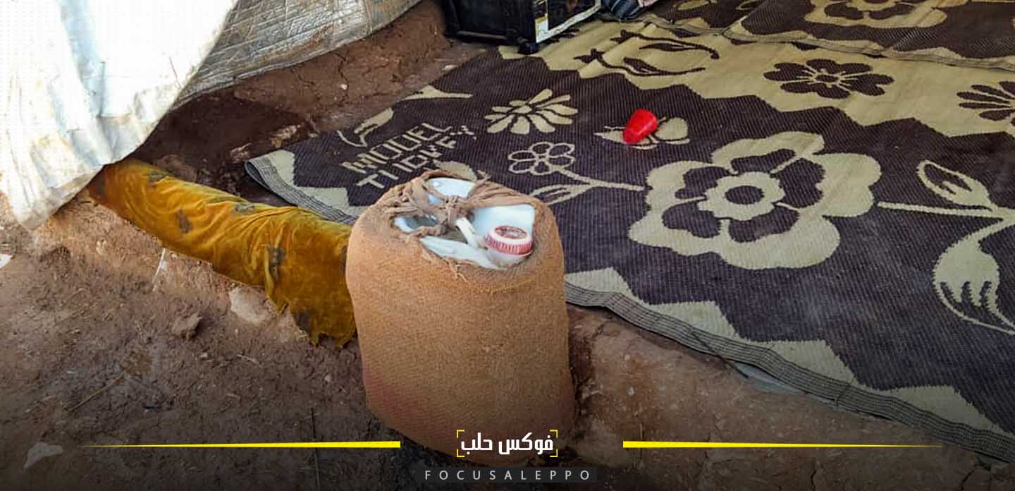 العودة إلى أساليب بدائية لتبريد المياه في مخيمات إدلب 