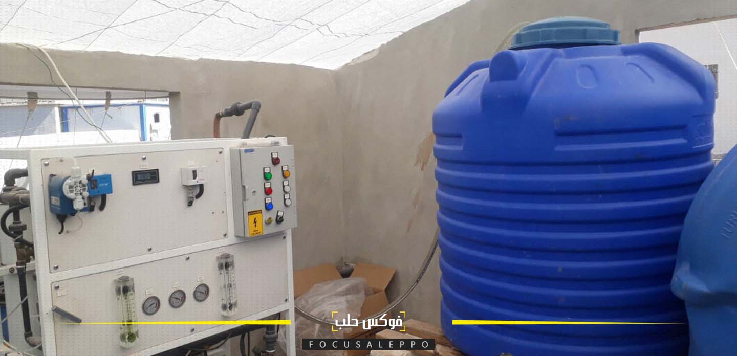 المياه المعبأة في واحد من معامل إدلب