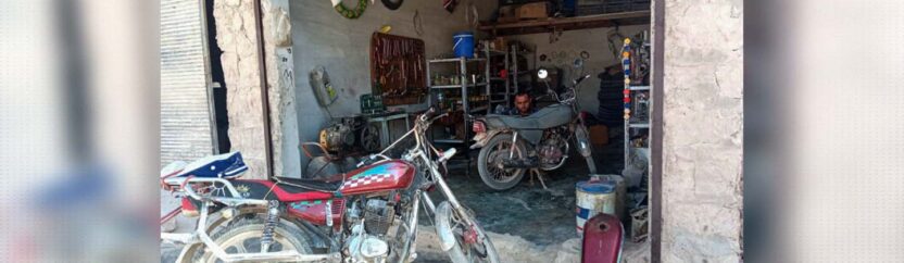  تصليح الدراجات النارية مهنة يزيد انتشارها وعورة الطرق وقطع التبديل الرديئة