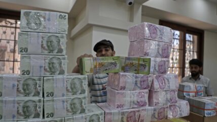 تراجع سعر صرف الليرة التركية وبال على اقتصاد الشمال السوري الهش