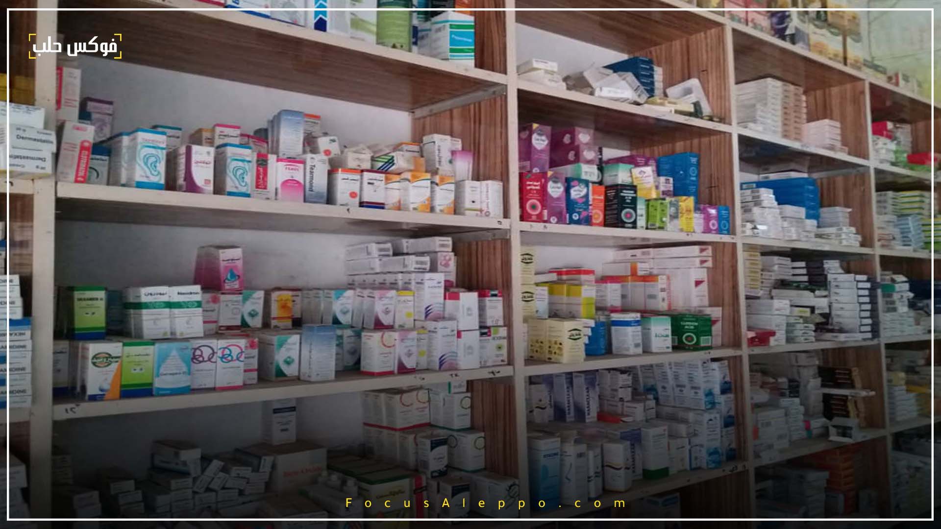 صورة لدواء سوري مهرّب على رفوف صيدلية في مخيم عين الحلوة.